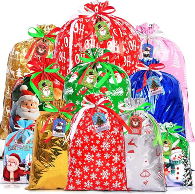 Kersttraktatiezakken met 8 ontwerpen, trekkoord goodiebags voor snoep, feestaccessoires en cadeaus (B, 32 stuks)