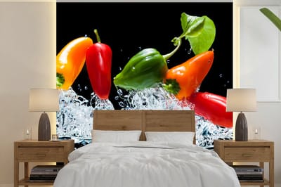 Behang - Fotobehang Pepers - Zwart - Groenten - Water - Blad - Breedte 240 cm x hoogte 240 cm