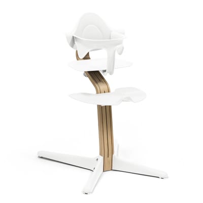 Stokke Nomi stoel (eiken wit) met babyset (wit) - Stimuleert actief zitten en biedt ondersteuning als je baby leert zitten - Kan tot 150 kg dragen