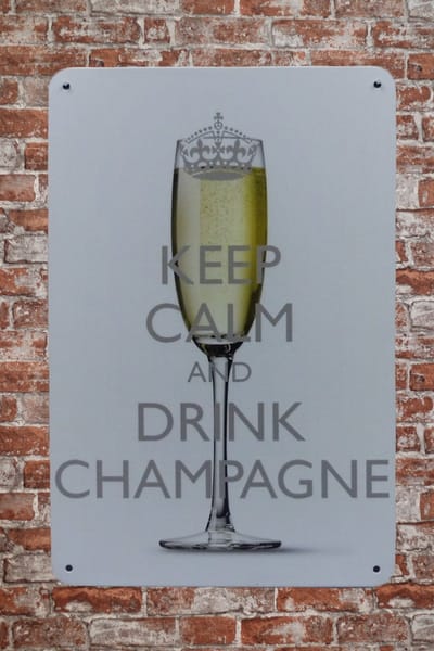 Wandbord – Keep calm champagne - Metalen wandbord - Mancave - Mancave decoratie - Tekst bord - Metal sign - Bar decoratie - Decoratie - Retro - Wand Decoratie - Metalen bord - 20 x 30 cm - Cave & Garden