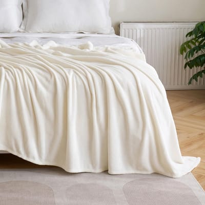 Dailygoods - Flanellen bankdeken - Superzacht en warm - Crèmewit - Perfect voor huisdieren en interieurdecoratie - 150x200 cm - Comfortabel en stijlvol