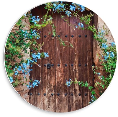 Forex Wandcirkel - Houten Deur met Blauwe Bloemen - 30x30cm Foto op Wandcirkel (met ophangsysteem)