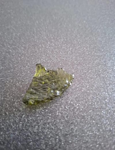 Healing Magic 777 - Moldaviet - Moldaviet stukje 5 gram - transformerend - beschermend - manifesteren - edelstenen - spiritueel - spiritualiteit -