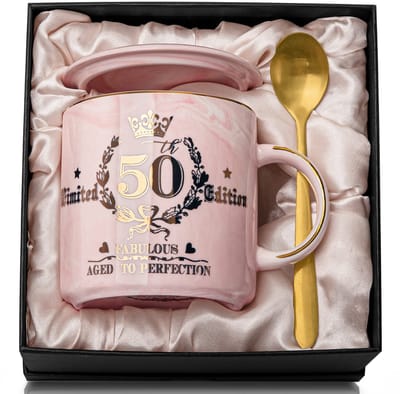 Dailygoods- Koffiekopje 14oz - Roze Keramisch - Bedrukt met Goud - 50e Verjaardagscadeau - Perfect voor Moeder/Zus/Vrouw - Cadeau Doos - Mok