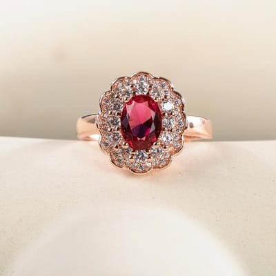POMOiii Rode bloemkleurige ring voor dames, eenvoudige minimalistische ring voor de pink, elegante verlovingsring. Resizable