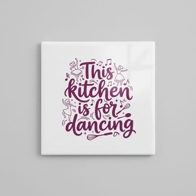 Grappige Keuken Quote Keramische Tegel “This Kitchen Is for Dancing” – Speelse Kook Wanddecoratie – Decoratieve Tegel 15 × 15 cm