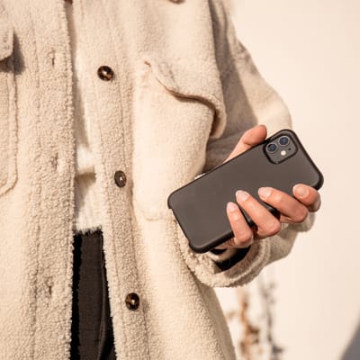 imoshion Hoesje - Geschikt voor iPhone 16 Pro - Color Backcover met afneembaar koord geschikt voor MagSafe - Zwart