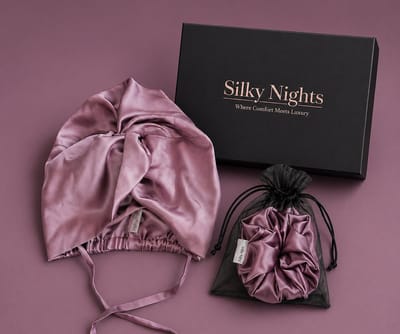 Silky Nights® Zijden Slaapmuts + Scrunchie Set 100% Moerbei Zijde 19 Momme – Dubbelzijdige Verstelbare Bonnet – Anti Pluis & Haarbreuk – Beschermt Krullen & Haar – Nachtmuts – Mauve – Unisex