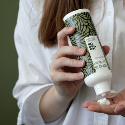 Australian Bodycare Hair Loss Conditioner 250 ml | Tegen Haaruitval voor vrouwen en mannen | Maakt het haar glad en glanzend en beschermt tegen haarbreuk. Met natuurlijke Tea Tree Olie, Capilia Longa en Sheabutter | Voor dagelijks gebruik