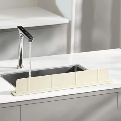 Gootsteen Spatbescherming 52 x 4,5 x 7 cm met Sterke Zuignappen, Waterspatbescherming, Flexibele Spatbeschermer voor Keuken en Badkamer (Gebroken wit)