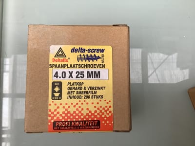 houtschroef. 4.0 x 25mm. lang. verzinkt. platkop. kruiskop. 200 stuks spaanplaatschroeven. Deltafix.