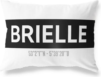 Tuinkussen BRIELLE - ZUID-HOLLAND met coördinaten - Buitenkussen - Bootkussen - Weerbestendig - Jouw Plaats - Studio216 - Modern - Zwart-Wit - 50x30cm