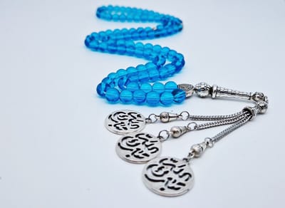 Handgemaakte tesbih "Tasbih" natuursteen " Blauwe kwarts " - Aantal kralen 99 - Diameter kralen 8MM - met metaal tassel "Tabarak Allah" - Een mooi cadeau-idee