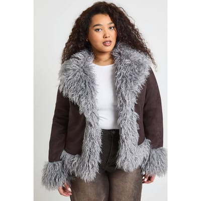 boohoo Dames Jas met nep bontaccent in suede-look | Chocolate | Maat: 10