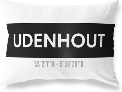 Tuinkussen UDENHOUT - NOORD-BRABANT met coördinaten - Buitenkussen - Bootkussen - Weerbestendig - Jouw Plaats - Studio216 - Modern - Zwart-Wit - 50x30cm