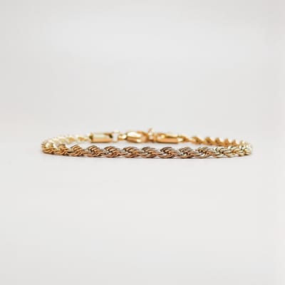 Ava & Imber | Twist Armband Goud | 18k PVD Gecoat Stainless Steel Armband | 16cm met 5cm Verlengstukje | Verstelbare Gedraaide Armband voor Vrouwen
