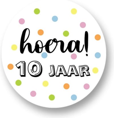 20x Cadeausticker Hoera 10 jaar! - Traktatiesticker Hoera - Wensetiket 10 jaar - rond 40mm - Sluitsticker - 20 stuks cadeausticker - sticker 10e verjaardag - Kinder traktatie - Traktatie basisschool - Uitdelen-Jarig -Trakteren -Hoera-Uitdeeltraktatie