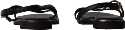 Platte sandalen met bandjes van Loevah Paris
