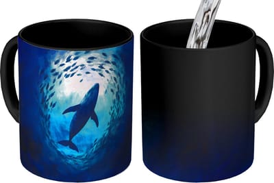 Magische Mok - Foto op Warmte Mokken - Koffiemok - Walvis - Vissen - Donkerblauw - Magic Mok - Beker - 350 ML - Theemok
