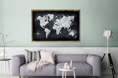 Aluminium schilderij 120x80 cm - Wanddecoratie metaal - Wereldkaart - Schoolbord - Krijt - Metalen muurdecoratie woonkamer - Decoratie industrieel - Foto op dibond - Industriële accessoires slaapkamer
