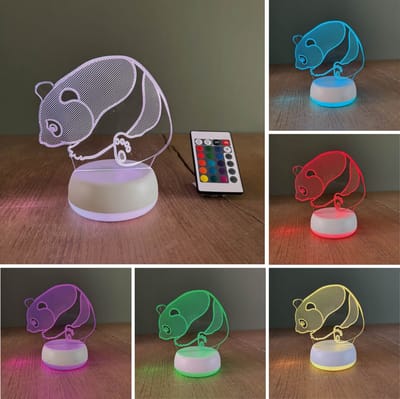 Klarigo® Nachtlamp – Panda - Pandabeer - 3D LED Lamp Illusie – 16 Kleuren – Witte Base - Bureaulamp – China - Artis - Dieren - Dierentuin – Nachtlampje Kinderen – Creative lamp - Afstandsbediening