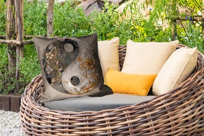 Sierkussen Buiten - Yin Yang - Bloemen - Zwart - Wit - Vintage - 60x60 cm - Weerbestendig