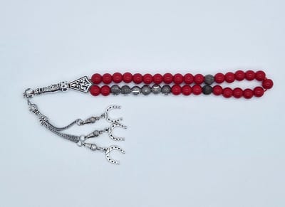 Handgemaakte naam tasbih 33 Kralen Natuursteen “Bloedkoraal” - met metaal tassel “Hoefijzer"- Met je naam of de naam van uw geliefde- 8 mm diameter van de korrel