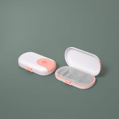 Draagbare 4-rooster reispillendoos met pillensnijder Organizer Pillendoos Medicijnopslagcontainer Medicijntabletten Plastic pillendozen roze
