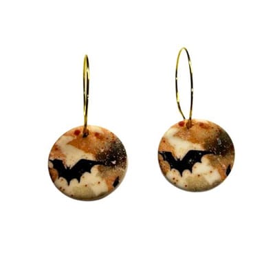 2 Love It Bats oranje - oorbellen - handgemaakt van polymeerklei - Halloween vleermuis oorbellen - goudkleurige stainless steel hoops