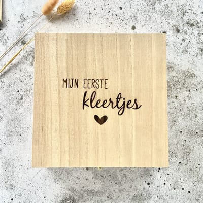 Fien & Feau | Bewaren van de eerste kleertjes | Kraamcadeau | Bewaarkistje