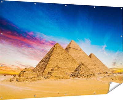 Gards Tuinposter Egyptische Piramides bij Zonsondergang - 180x120 cm - Tuindoek - Tuindecoratie - Wanddecoratie buiten - Tuinschilderij