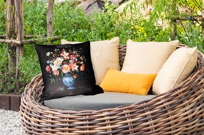 Buitenkussen - Roze - Bloemen - Vaas - Kleuren - 45x45 cm - Weerbestendig
