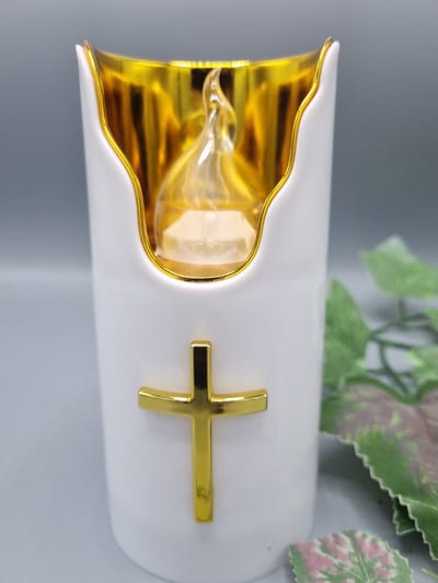 Led kaars - C707 - Wit - Goud - Kruis - 1200 branduren - Inclusief batterij - Flikkerend led - Grafkaars - Graflicht