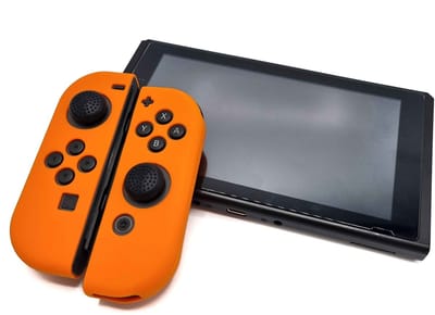 Gadgetpoint - Hoesjes & Skins voor Nintendo Switch 1 - Performance Gaming Case - Soft Grip Covers - Anti-Slip Joy-Con Controller Accessoires - Oranje