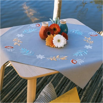 Vervaco - Tafelkleed kit Bloemen en takjes - PN-0227403 - Borduren - Borduurpakket - Borduurpakket volwassenen - Borduurpakket kind