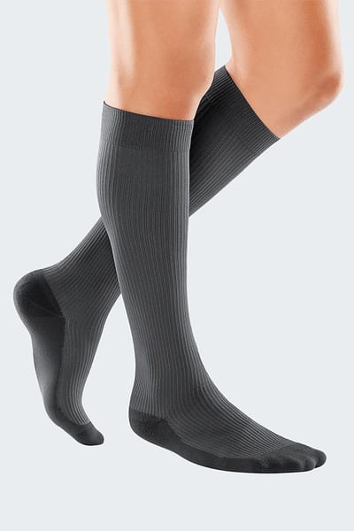 Medi Travel Men Compressiekousen Vliegtuig | CCL 1 | Gesloten Teenstuk | Grijs | Size M | Lengte: Kort