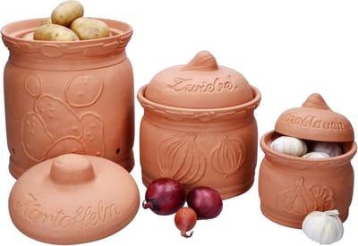 Terra aardappelpotten, uienpot en knoflookpot van terracotta, aardewerk potten met deksel, opbergdoos met reliëf en belettering