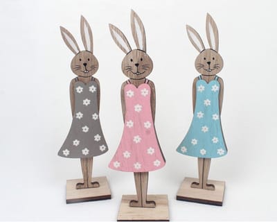Set van 3 houten paashaasjes met bloemenjurk 16x4x4.5cm