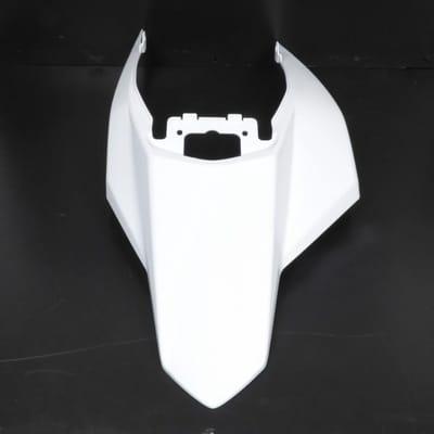 origineel achterdeksel voor derbi 125 senda sm 2009 86596200w0b / 865962 / wit nieuw