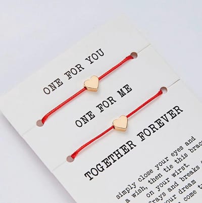 Akyol - Vriendschapsarmband - Together Forever - BFF - vrienden - relatie armband - hanger hartje - 2 stuks - bff armband - vriendschaps armband- meiden armband -geluks armband - best friends armband - moeder dochter armband - zussen armband - cadeau