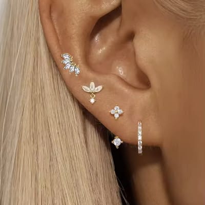 Maevi® Oorbellen Set 4 Stuks - Kleur: Goud - Roestvrij Staal / RVS (Stainless Steel) - Hoge Kwaliteit - Oorbellen Set - Meerdere Oorbelgaatjes - Oorbellen / Earrings - Oor Versiering - Luxe Set - Gouden Oorbellen - Meerdere Gaatjes - Verkleurt Niet