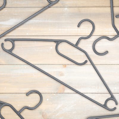 KADAX Kleerhangers van kunststof, 5 stuks, 360° draaibare haak, ingekerfde schouders, broekstang, ruimtebesparende, antislip, garderobehanger voor overhemd, broeken, rok, jashanger (grijs 2)