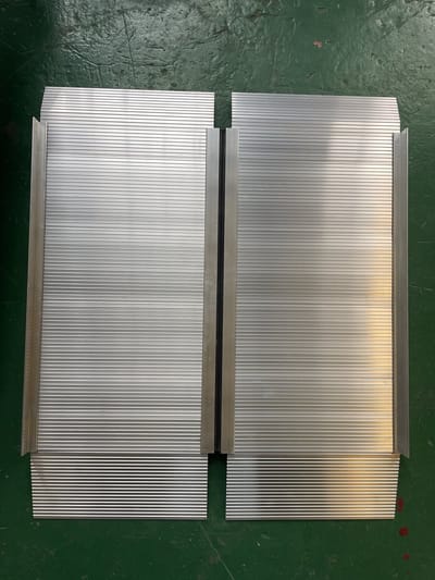 Oprijplaat aluminium 400 kg lengte 1200 mm x breedte 760 mm inklapbaar MW Tools ARP20120