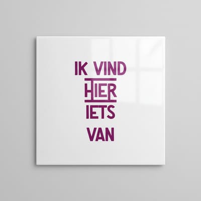 Tegel 15×15 cm met Grappige Tekst – “Ik Vind Hier Iets Van” – Moderne Decoratieve Keramische Wandtegel Cadeau
