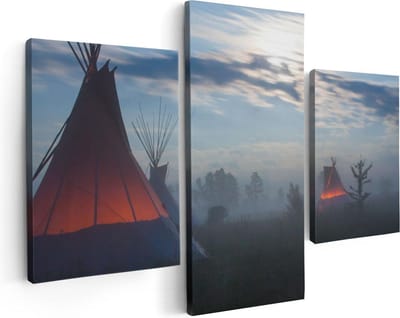 Artaza Canvas Schilderij Drieluik Indianen Tipi in de Nacht tijdens de Mist - 90x60 - Foto Op Canvas - Canvas Print