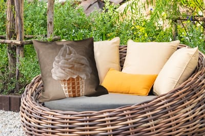 Buitenkussen Weerbestendig - IJs - Softijs - Romig - Hoorntje - Beige - 50x50 cm