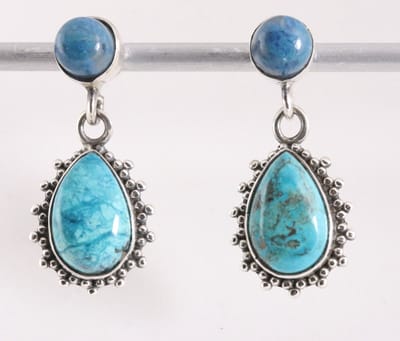 Bewerkte zilveren oorstekers met chrysocolla