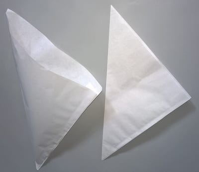 Puntzakken van Pergament Ersatz 23cm - 40 grs. Vetvrij | Inhoud 250 gram (100 stuks) | puntzakjes | snoepzakken