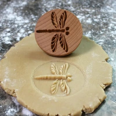 Houten Koekjesstempel 6,5 cm - Dragonfly - Libel - Stempel - Vormen voor Koekjes Bakken - Cookie - Duurzaam - Bio - Natuurlijk - Koekjes Mal - Koekjes Vorm - Koekjes Stempel - Patroon