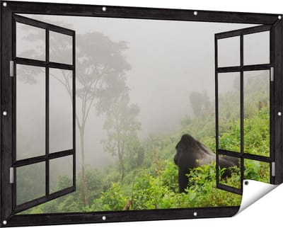 Gards Tuinposter Doorkijk Gorilla in het Woud tijdens de Mist - 150x100 cm - Tuindoek - Tuindecoratie - Wanddecoratie buiten - Tuinschilderij